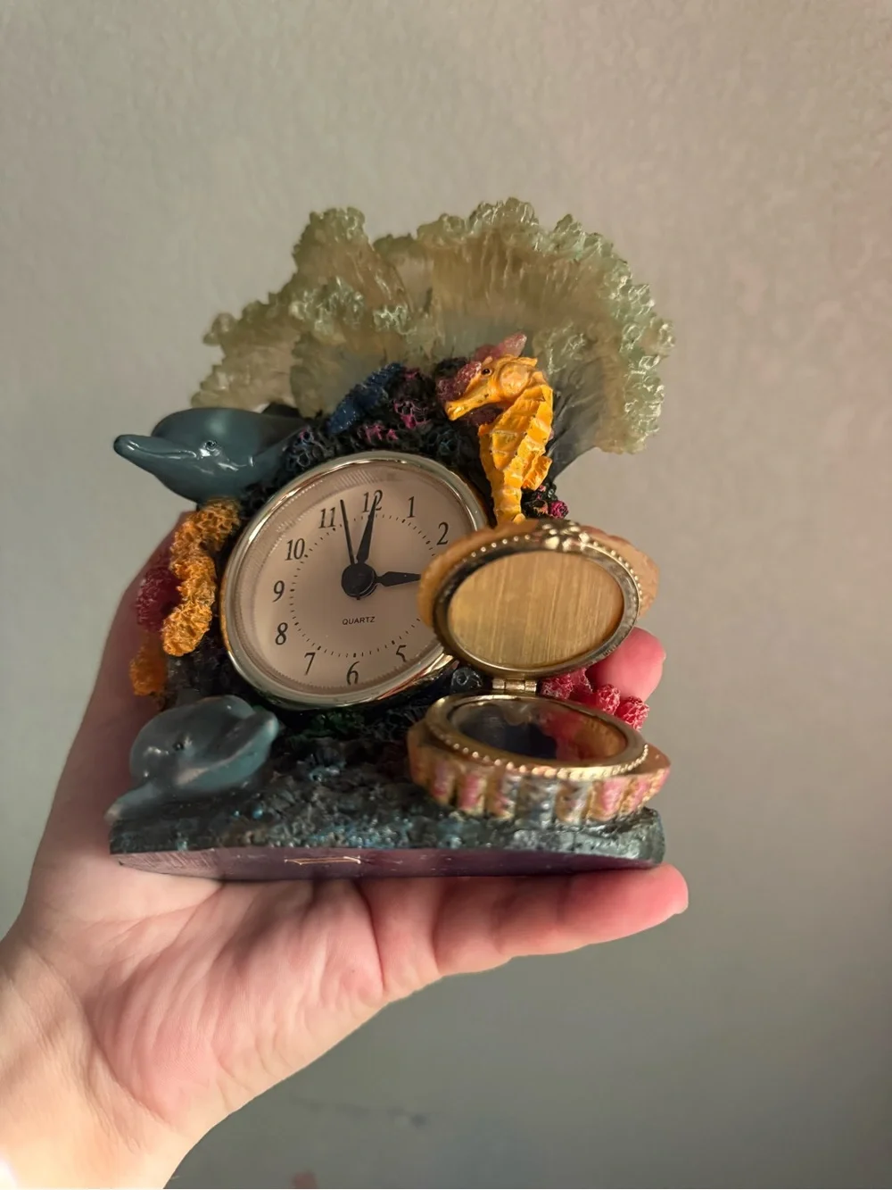 Vintage Underwater Coral Reef Table Clock - Yellow & Green Accent